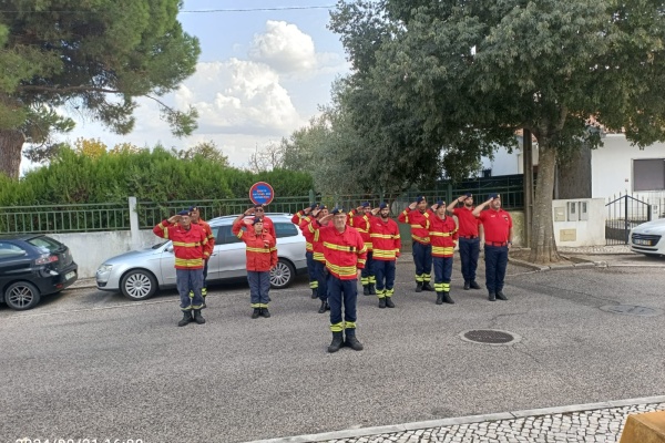 Bombeiros homenageiam Bombeiros falecidos