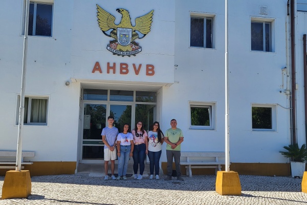 Jovens frequentam OTL (Ocupação de Tempos Livres), na Associação