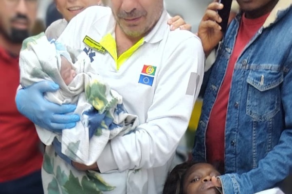 Bombeiros Barquinhenses assistem parto na A23