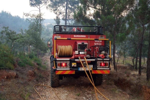 Bombeiros no máximo empenho operacional