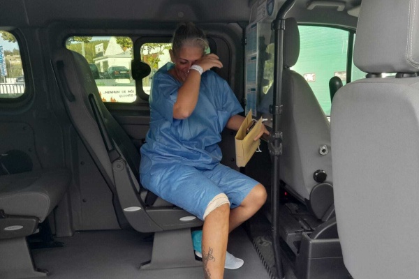 Bombeira acidentada regressa a casa