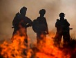 Arcos de Valdevez, 06/09/2016 -  Um incêndio de grandes proporções obrigou à retirada de 15 pessoas da localidade de Paradela.Bombeiros apagam o incêndio em Paradela.(Rui Manuel Fonseca / Global Imagens)